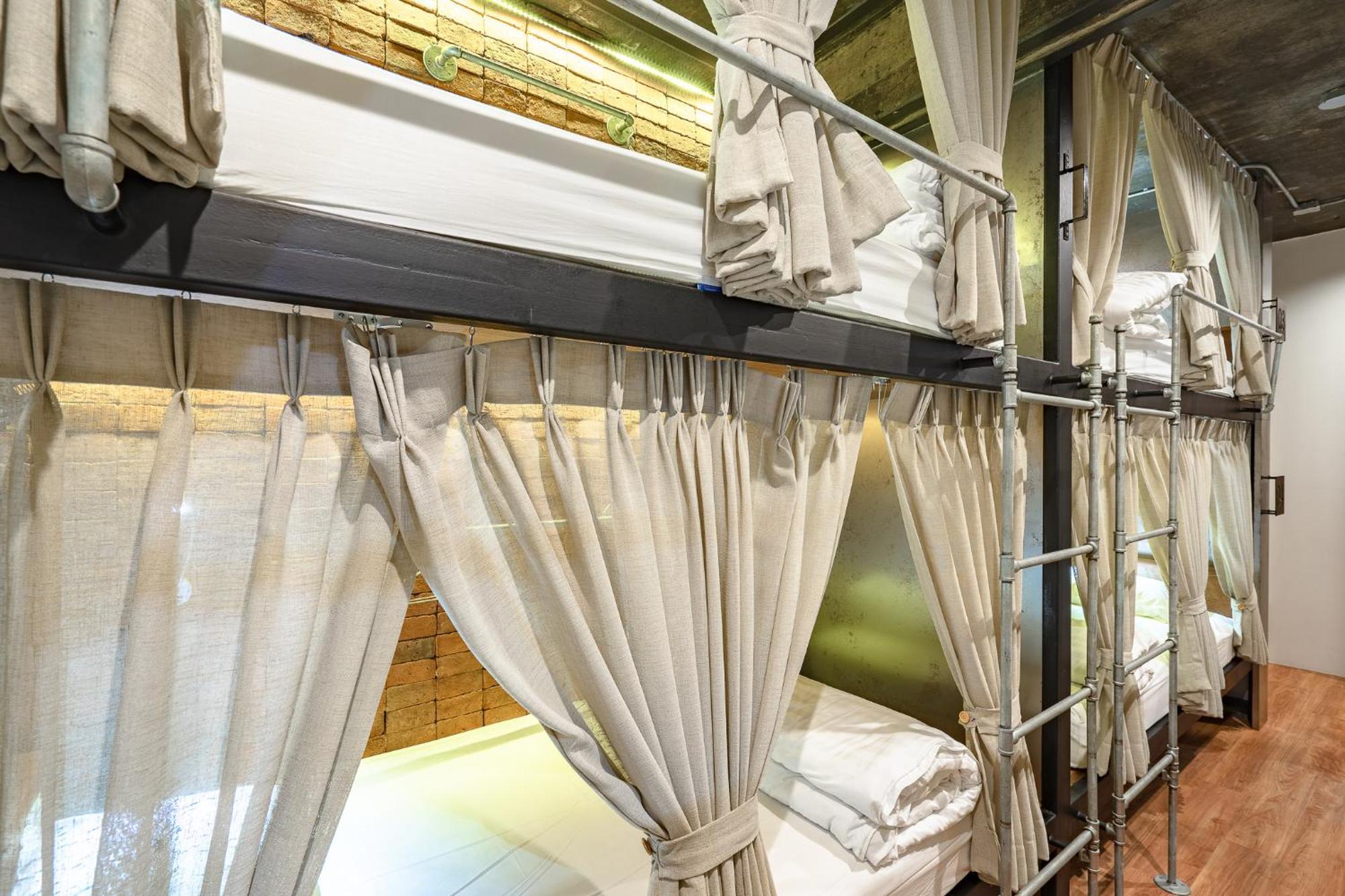 Siam Plug In Hostel Bangkok Kültér fotó