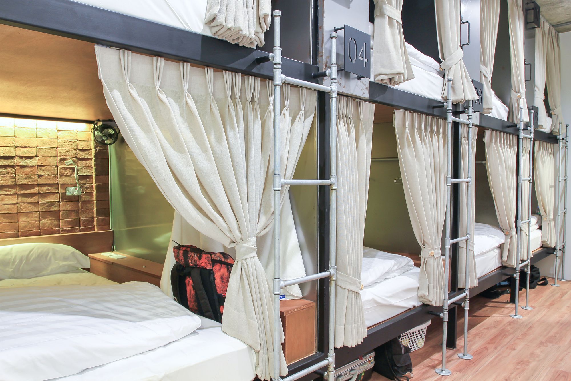 Siam Plug In Hostel Bangkok Kültér fotó