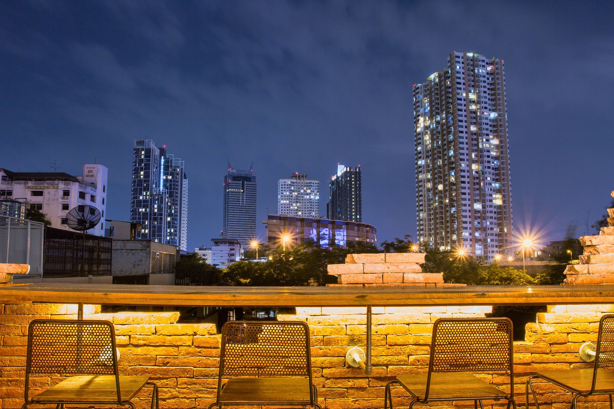 Siam Plug In Hostel Bangkok Kültér fotó