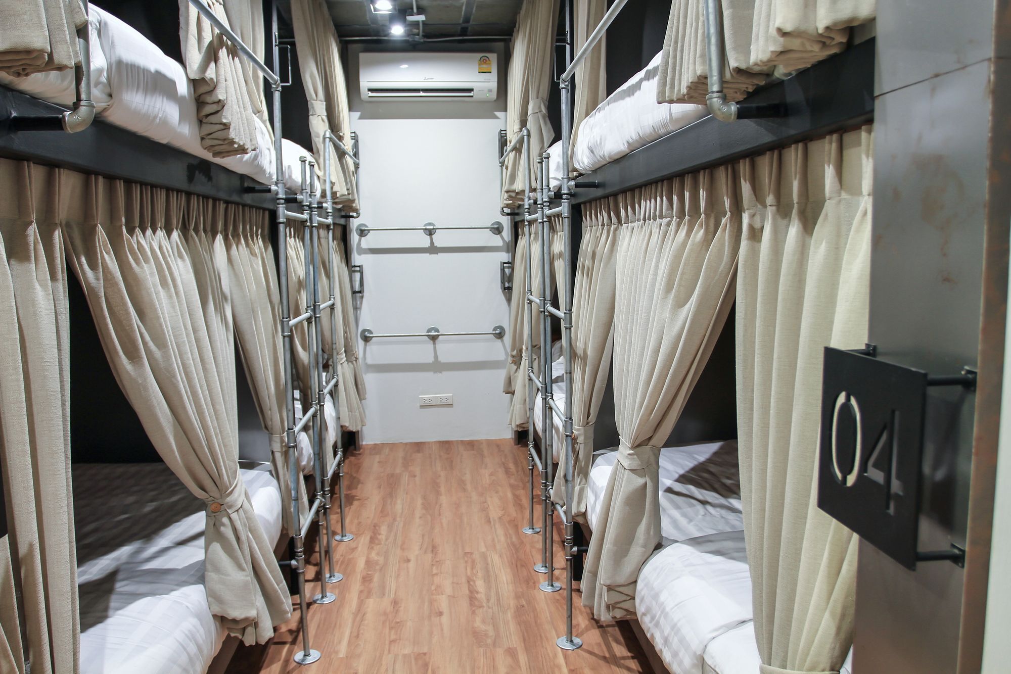 Siam Plug In Hostel Bangkok Kültér fotó